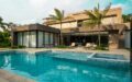 Exclusive Villa with 940 m² Constructed Area in Granja Viana, São Paulo